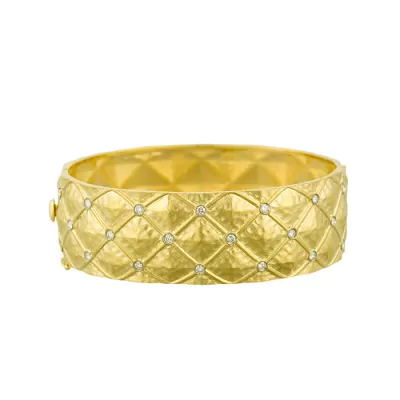 18K Yellow Gold 22.0mm Patterned Bracelet w/ Hammered Finish & Diamond Accents by SuperJeweler
